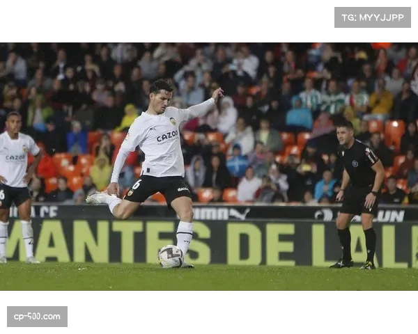 吉利亚蒙中场调度出色 瓦伦西亚攻防枢纽